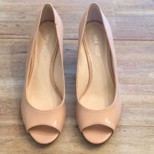 NWOT Nine West Nude Wedge